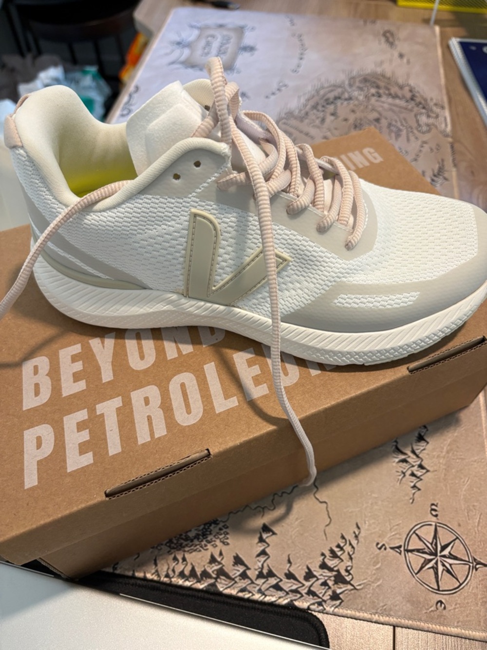 Veja Women's Athletic Runner